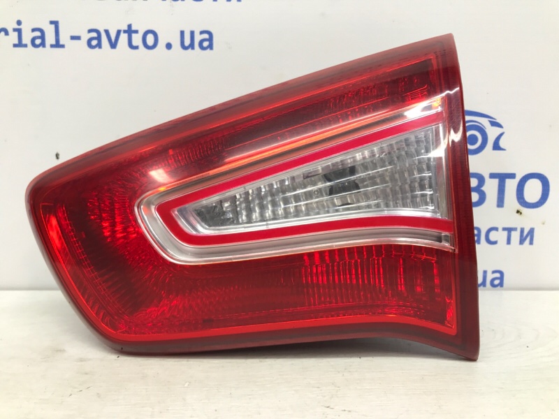 Фонарь задний внутренний правый KIA Sportage 2010-2016 SL 1.7 diesel D4FD 924063W010 Б/У