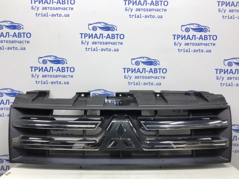 Решетка радиатора Mitsubishi Pajero Wagon 2006-2022 4 3.2 Дизель 4M41 7450A368 Б/У