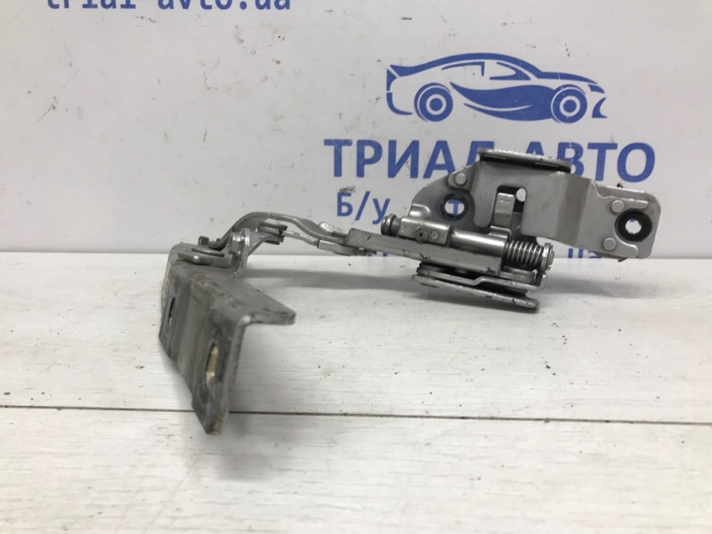 Петля капота левая Q50 2013- V37 2.2 diesel OM651