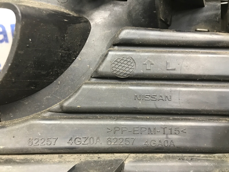 Решетка противотуманки левая Q50 2013- V37 2.2 diesel OM651