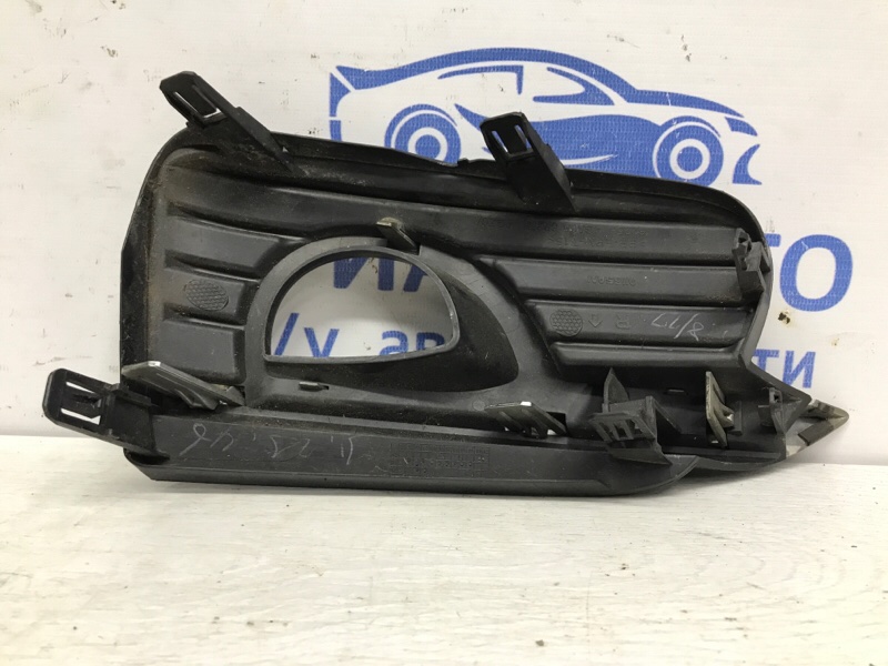 Решетка противотуманки правая Q50 2013- V37 2.2 diesel OM651