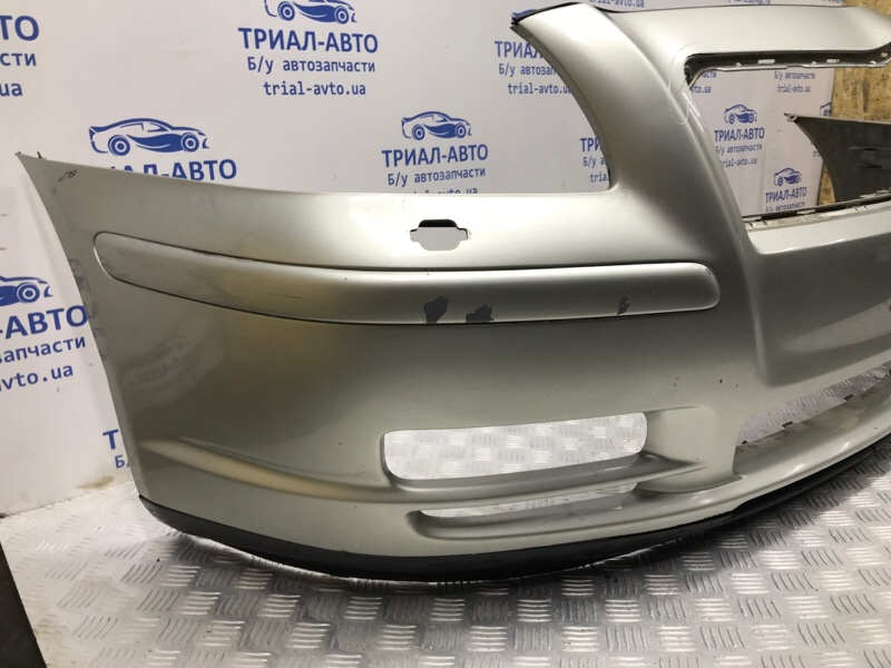 Бампер передний Toyota Avensis T25 1.8 бензин 1ZZFE
