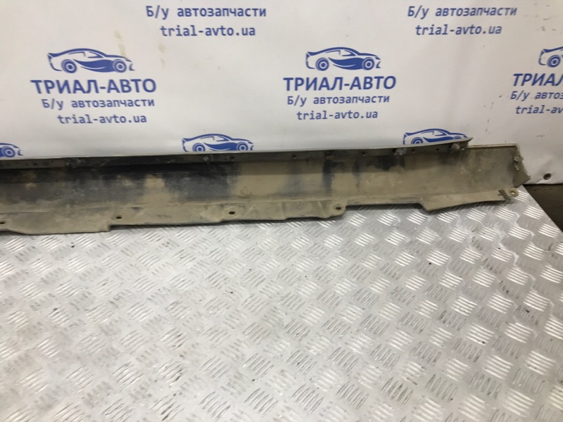 Накладка порога внешняя правая Avensis 2003-2009 T25 1.8 бензин 1ZZFE