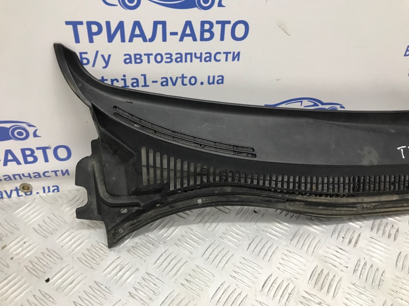 Дефлектор дворников правый Avensis 2003-2009 T25 1.8 бензин 1ZZFE