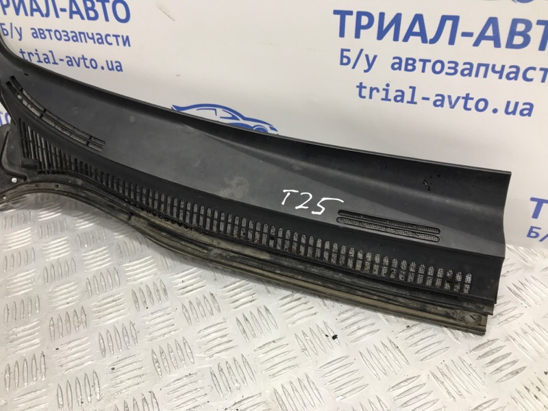 Дефлектор дворников правый Toyota Avensis T25 1.8 бензин 1ZZFE