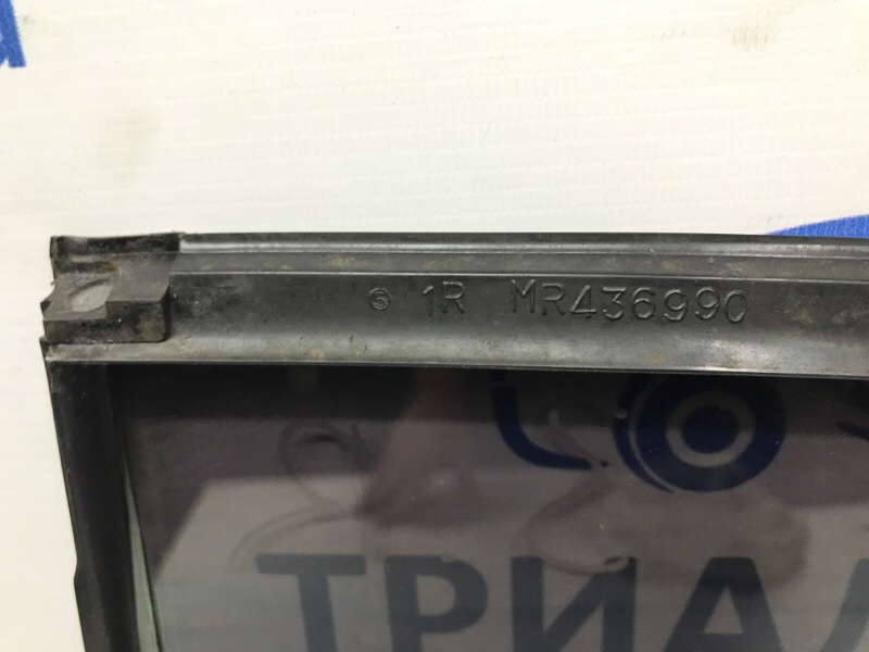 Стекло двери задней правой (форточка) Mitsubishi Pajero Wagon 3 3.2 Дизель 4M41
