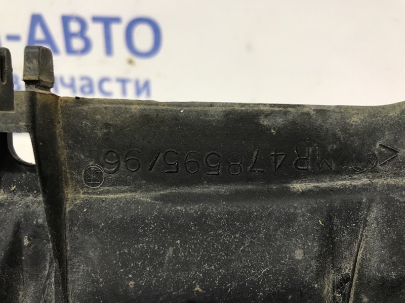 Решетка радиатора Pajero Sport 1996-2008 K9 2.5 Diesel 4D56