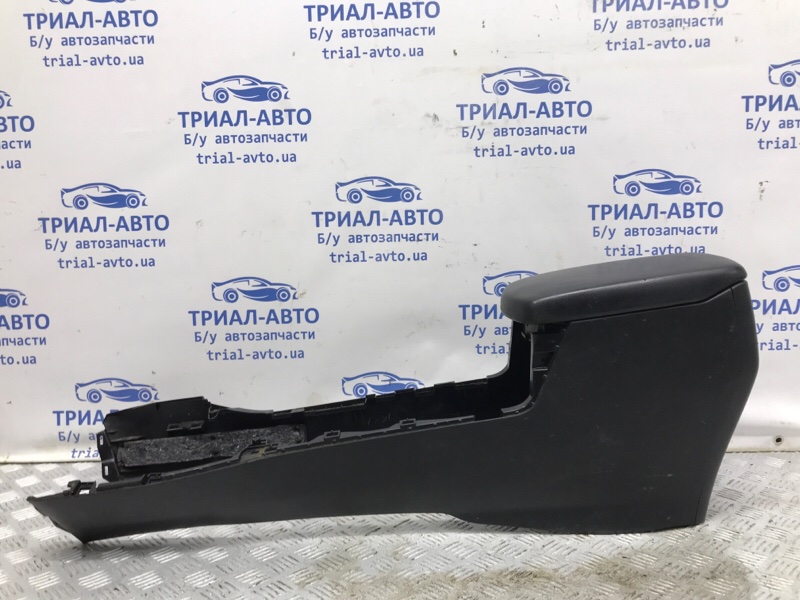 Подлокотник Toyota RAV 4 2012-2018 A40 2.2 diesel 2ADFTV 5890142110C0 Б/У