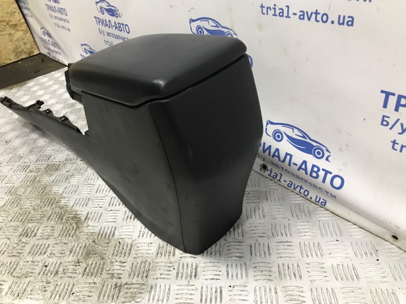Подлокотник Toyota RAV 4 A40 2.2 diesel 2ADFTV