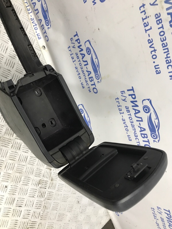 Подлокотник RAV 4 2012-2018 A40 2.2 diesel 2ADFTV