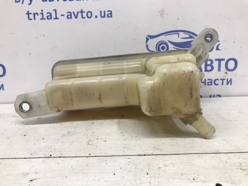 Бачок радиатора (расширительный) Toyota RAV 4 A40 2.2 diesel 2ADFTV