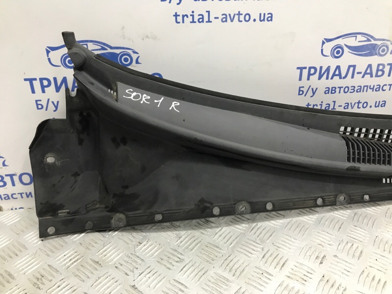 Дефлектор дворников правый Sorento 2002-2011 BL 2.5 diesel D4CB