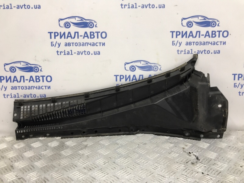 Дефлектор дворников правый Sorento 2002-2011 BL 2.5 diesel D4CB