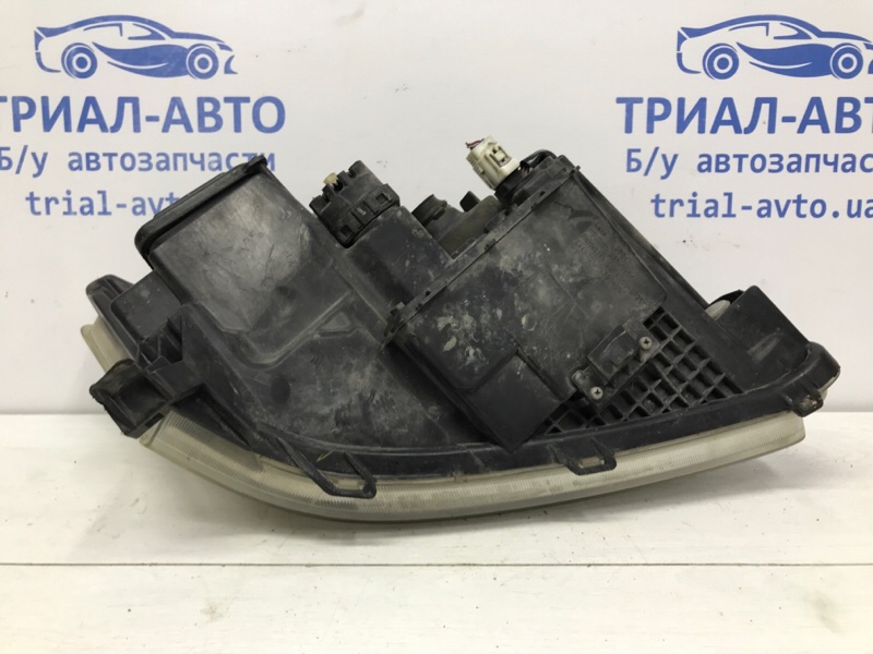 Фара левая галоген Avensis 2003-2009 T25 1.8 бензин 1ZZFE