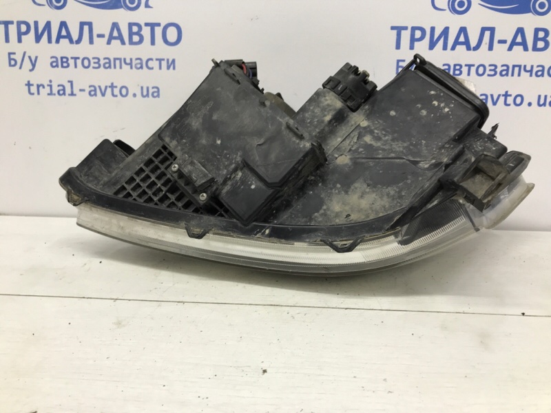 Фара правая галоген Avensis 2003-2009 T25 1.8 бензин 1ZZFE