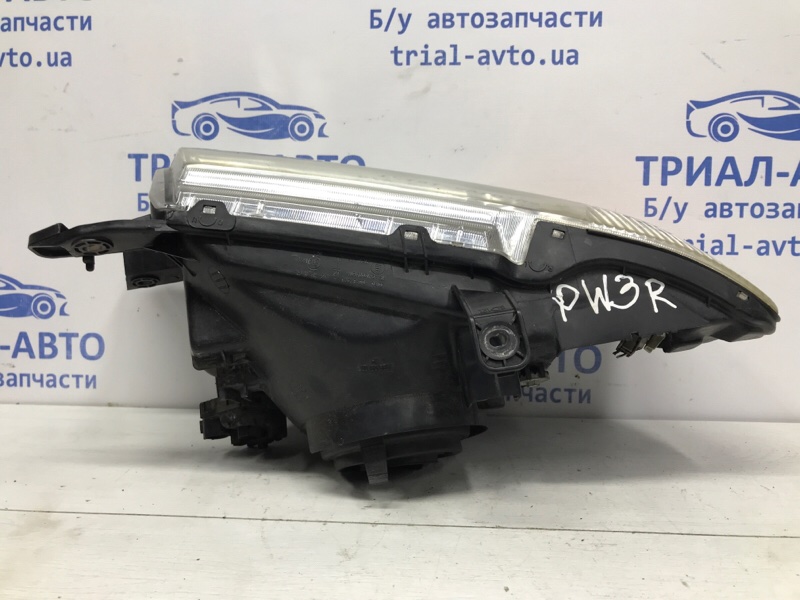 Фара правая галоген Pajero Wagon 1999-2006 3 3.2 Дизель 4M41