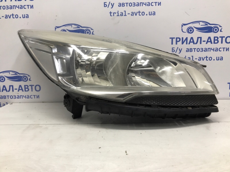 Фара правая галоген Ford Kuga 2013-2019 CBS 2.0 diesel 1808349 Б/У