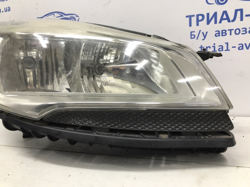 Фара правая галоген Ford Kuga CBS 2.0 diesel