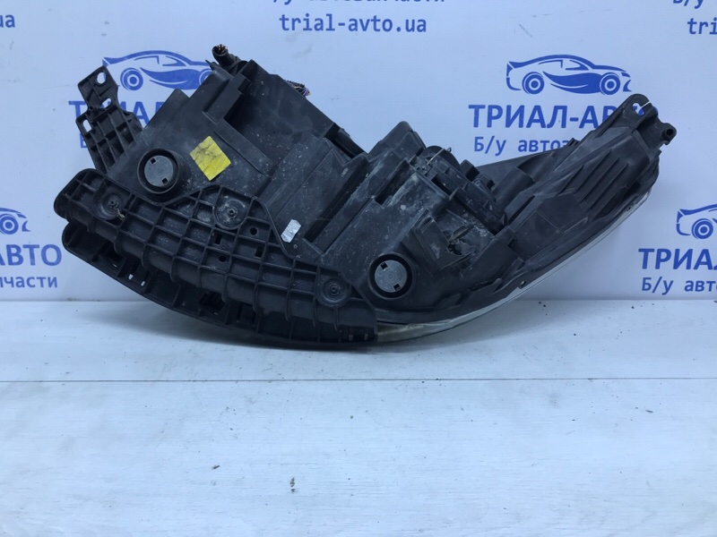 Фара правая галоген Kuga 2013-2019 CBS 2.0 diesel