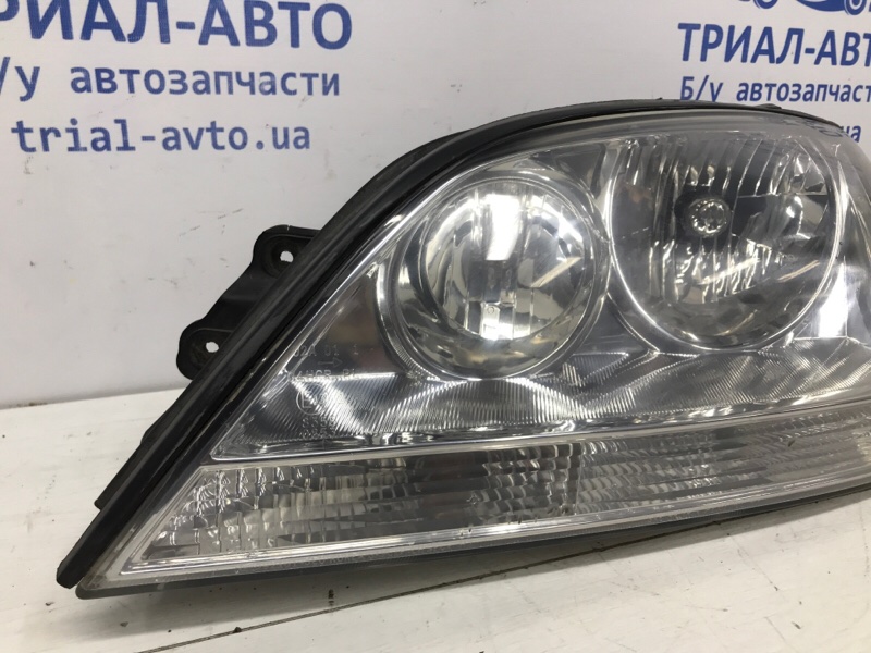 Фара левая галоген Kia Sorento BL 2.5 diesel D4CB