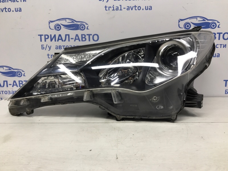 Фара левая галоген Toyota RAV 4 2012-2018 A40 2.2 diesel 2ADFTV 8117042560 Б/У