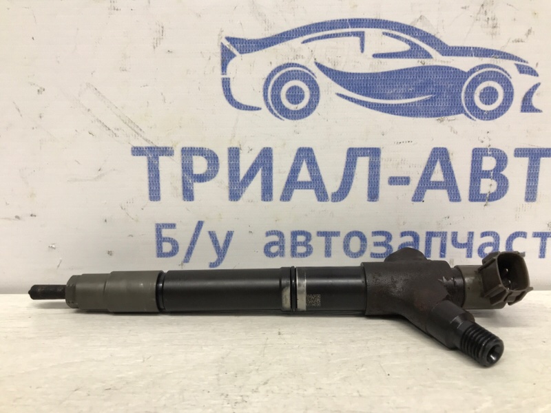 Форсунка топливная Toyota RAV 4 2012-2018 A40 2.2 diesel 2ADFTV 2367026060 Б/У