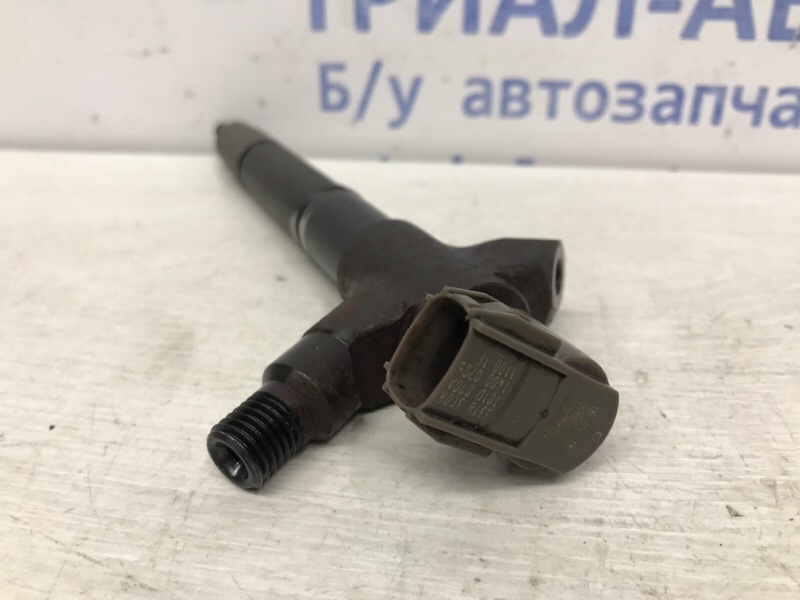Форсунка топливная Toyota RAV 4 A40 2.2 diesel 2ADFTV