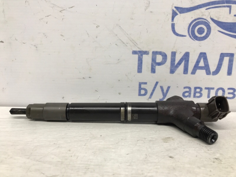 Форсунка топливная Toyota RAV 4 2012-2018 A40 2.2 diesel 2ADFTV 2367026060 Б/У