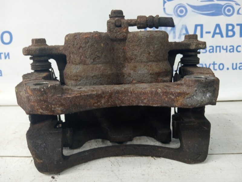 Суппорт передний правый Infiniti Q50 V37 2.2 diesel OM651