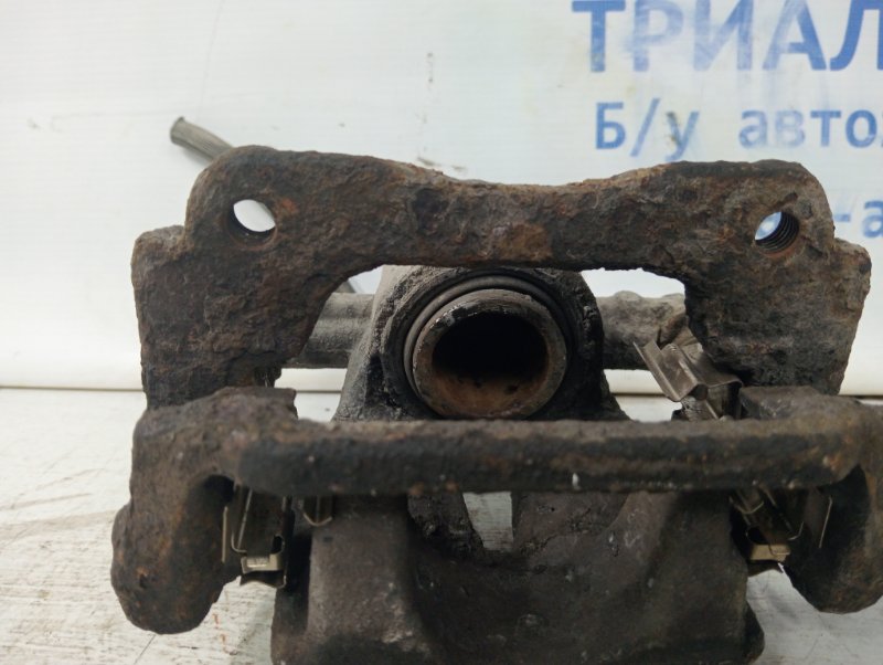 Суппорт задний правый Avensis 2003-2009 T25 1.8 бензин 1ZZFE