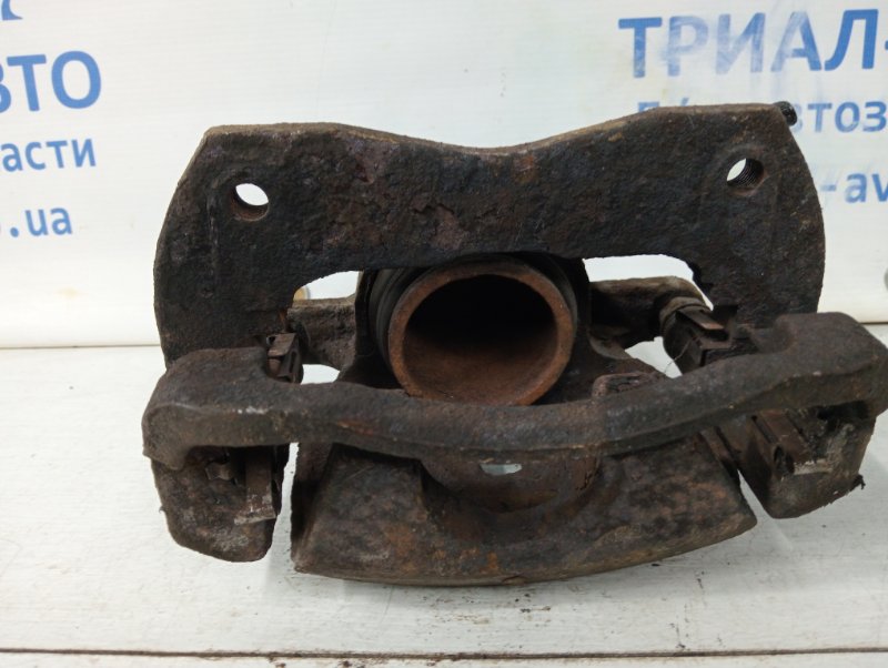 Суппорт передний правый RAV 4 2012-2018 A40 2.2 diesel 2ADFTV