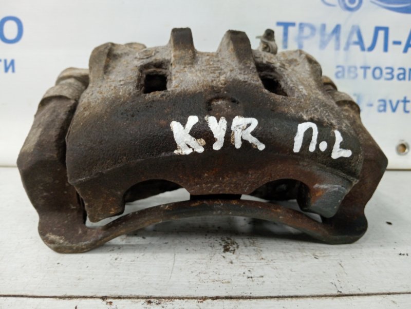 Суппорт передний левый Kyron 2005-2016 DJ 2.7 D27DT