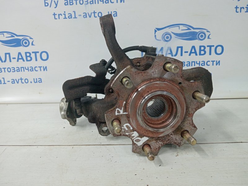 Кулак поворотный правый со ступицей Mitsubishi Pajero Wagon 1999-2006 3 3.2 Дизель 4M41 MR374502 Б/У
