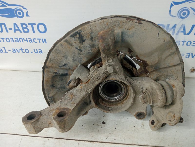 Кулак поворотный правый со ступицей Avensis 2003-2009 T25 1.8 бензин 1ZZFE