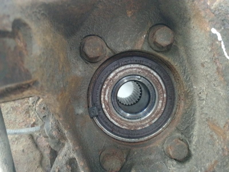 Цапфа задняя левая со ступицей Outback 2009-2014 BR 2.5 бензин Ej253
