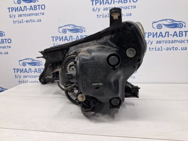 Фара правая галоген RAV 4 2012-2018 A40 2.2 diesel 2ADFTV