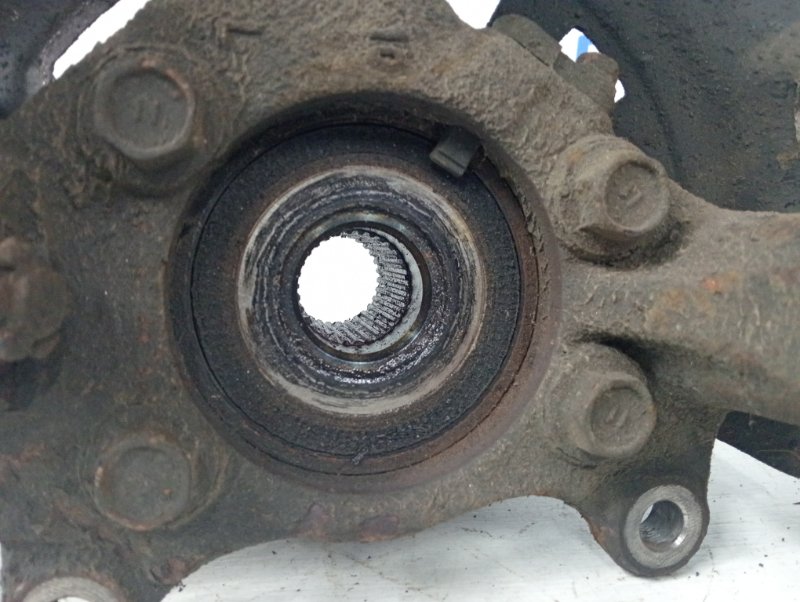 Кулак поворотный левый со ступицей RAV 4 2012-2018 A40 2.2 diesel 2ADFTV
