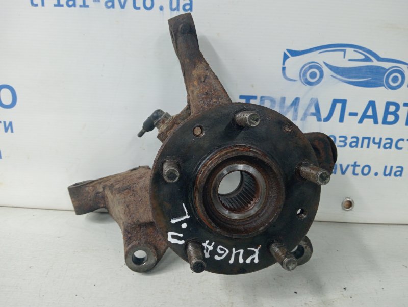 Кулак поворотный левый со ступицей не куга 2013-2019 CBS 2.0 diesel