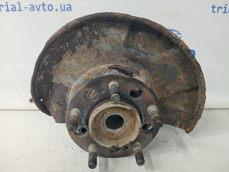 Кулак поворотный правый со ступицей SsangYong Kyron 2005-2016 DJ 2.7 D27DT 4122109008 Б/У