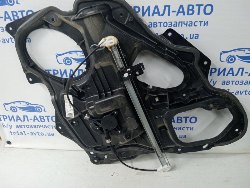 Стеклоподъемник задний правый Mazda 3 BK 1.6 бензин Z6