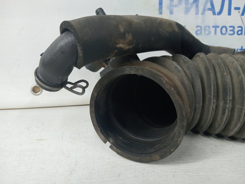 Патрубок воздушного фильтра Avensis 2003-2009 T25 1.8 бензин 1ZZFE