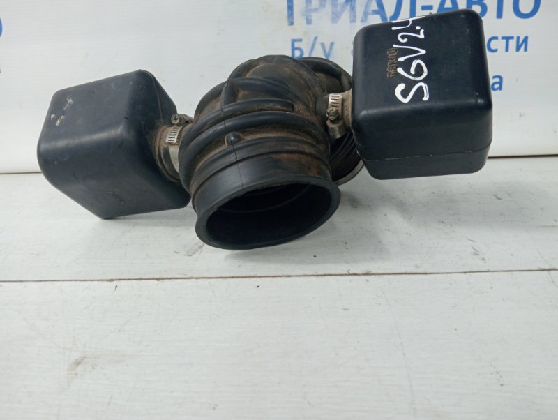 Патрубок воздушного фильтра Suzuki Grand Vitara 2006-2014 JT 2.4 бензин J24B 1388178K00 Б/У