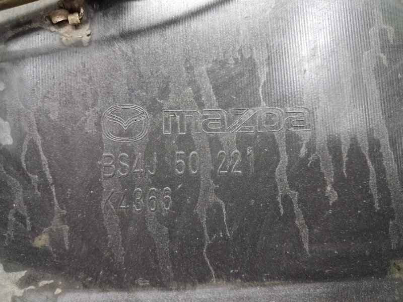 Бампер задний 3 2003-2009 BK 1.6 бензин Z6
