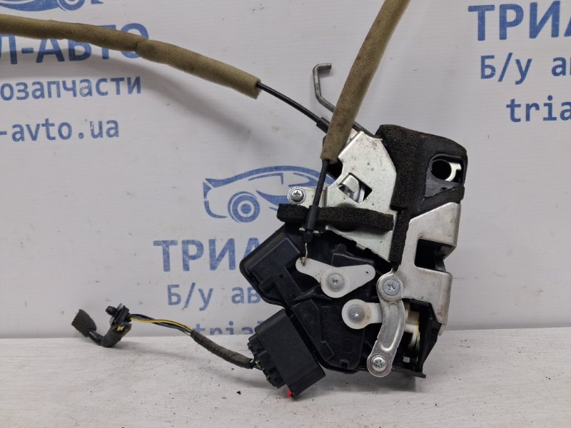 Замок двери передний правый 3 2003-2009 BK 1.6 бензин Z6