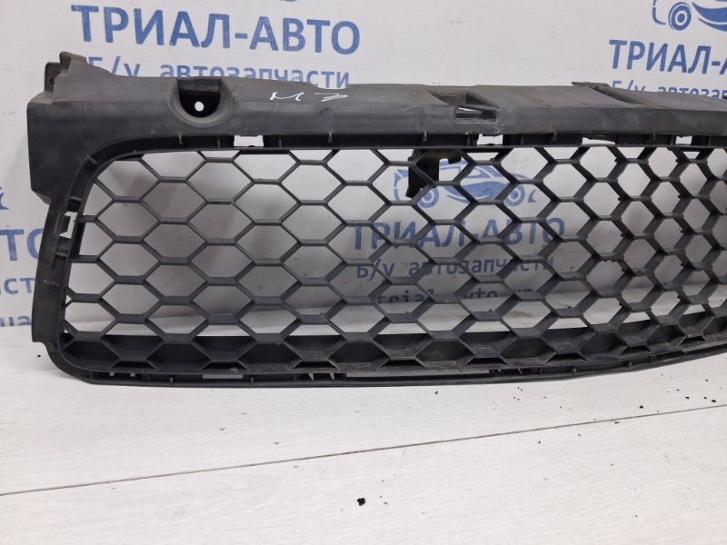 Решетка бампера центральная 3 2003-2009 BK 1.6 бензин Z6