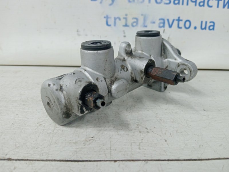 Тормозной цилиндр главный Sorento 2002-2009 BL 2.5 diesel D4CB