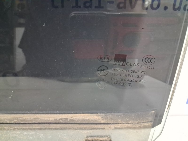 Стекло двери заднее левое Kia Sorento BL 2.5 diesel D4CB