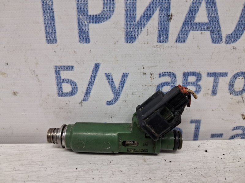 Форсунка топливная Toyota Avensis 2003-2009 T25 1.8 бензин 1ZZFE 2320922040 Б/У