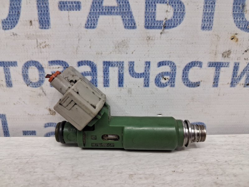 Форсунка топливная Toyota Avensis 2003-2009 T25 1.8 бензин 1ZZFE 2320922040 Б/У