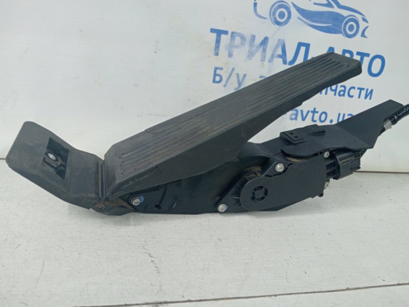 Педаль газа Q50 2013- V37 2.2 diesel OM651